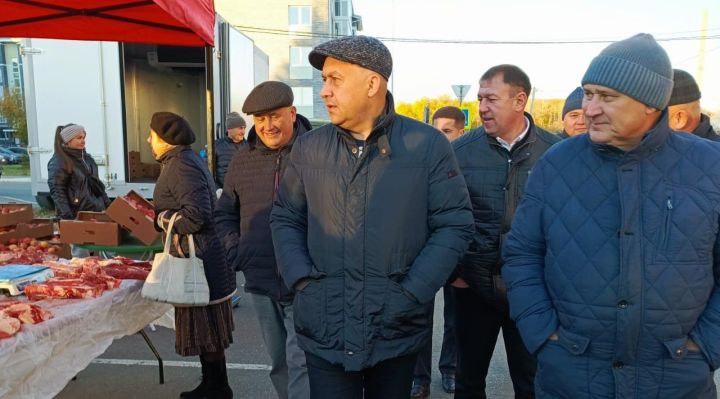 Сегодня в сквере районного центра поселка жд.станции Высокая Гора прошла сельскохозяйственная ярмарка