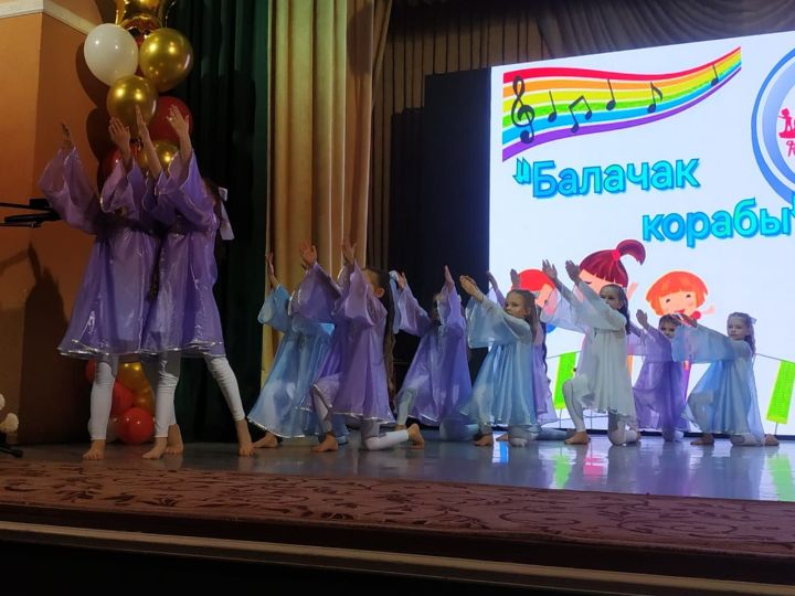 В центральном  районном доме культуры прошёл фестиваль – конкурс детского творчества дошкольников «Радуга талантов»