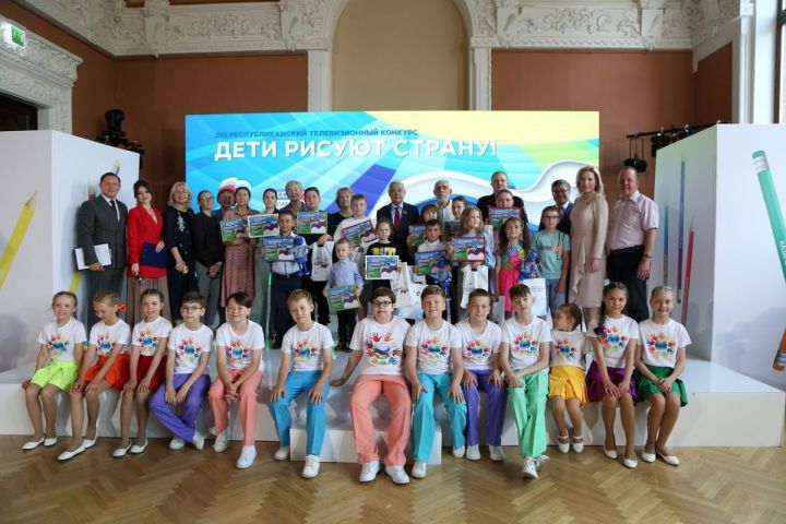 В Казанском художественном училище имени Фешина подвели итоги 18-го республиканского конкурса «Дети рисуют страну»