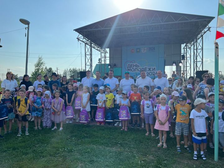 Прямо сейчас в Высокогорском районе проходит День Молодежи!