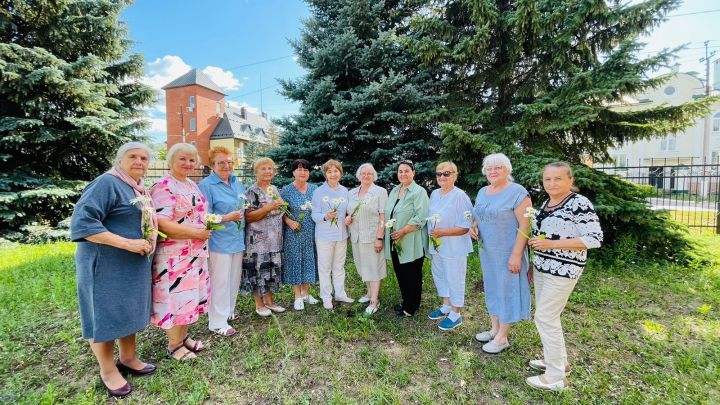 День семьи, любви и верности был сегодня темой очередной встречи членов группы «Активное долголетие»