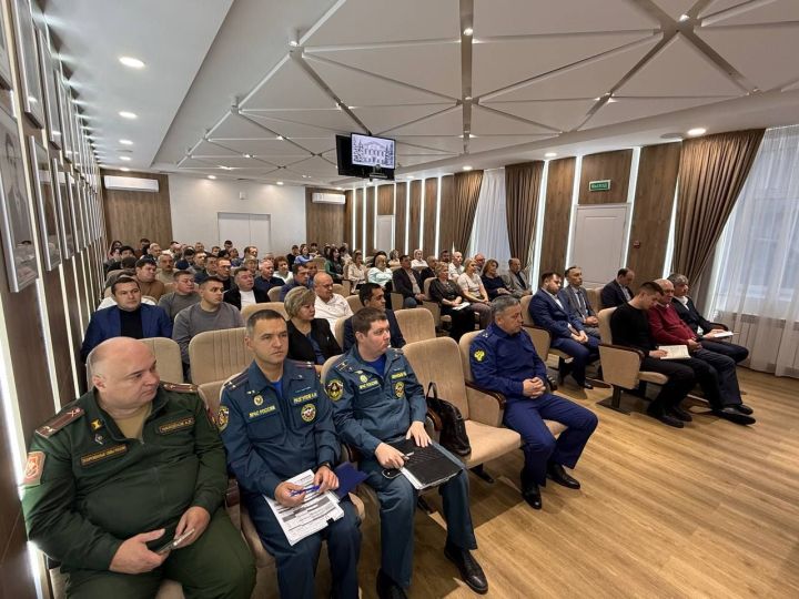 Глава района на совещании обозначил ключевые задачи на неделю