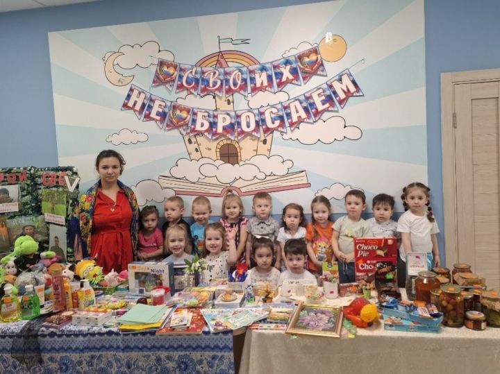 Благотворительная ярмарка в детском саду  «Своих не бросаем»