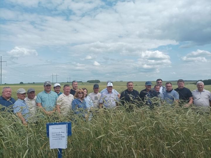 Глава Высокогорского района проверил готовность к уборочной кампании