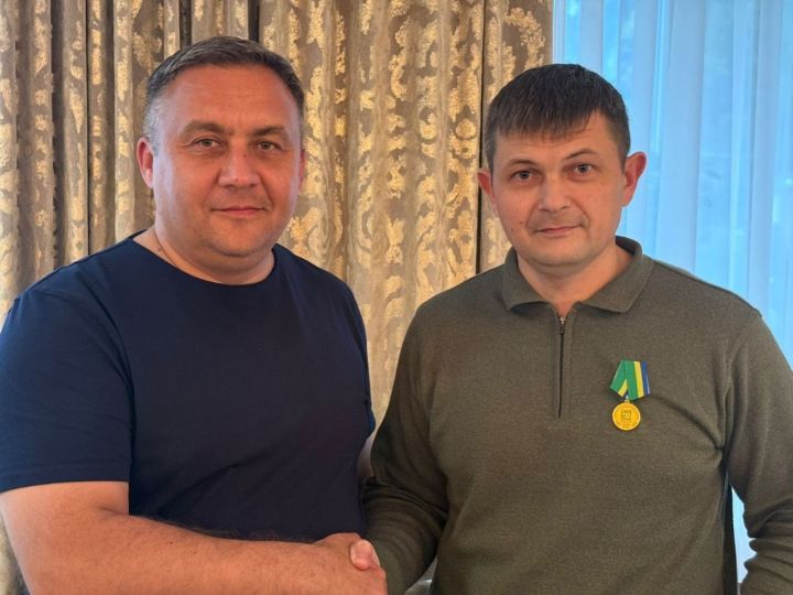 Глава района наградил Радика Шагизиганова