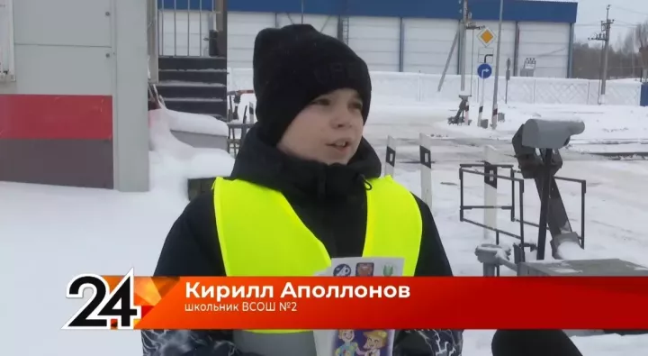 Юный инспектор провёл рейд на опасном железнодорожном переезде