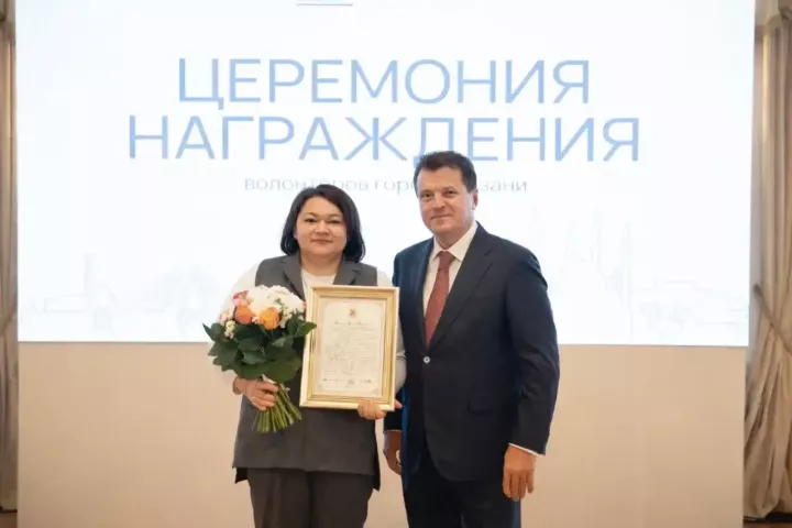 Заместитель директора «Озёрной СОШ» награждена за волонтерскую помощь