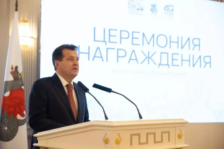 Заместитель директора «Озёрной СОШ» награждена за волонтерскую помощь