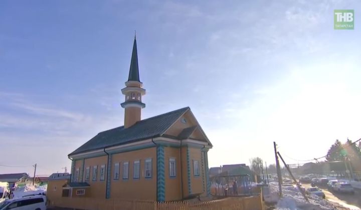 Минниханов совершил праздничный намаз в селе Айбаш