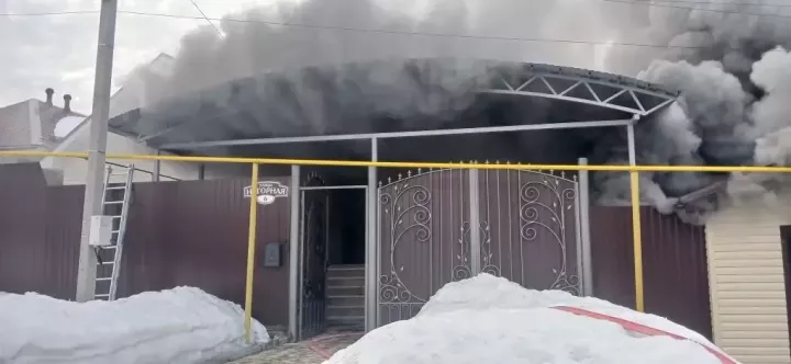 Пожар уничтожил гараж в поселке Бирюли