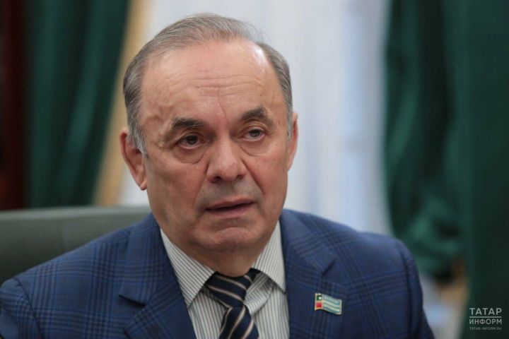 Экзам Губайдуллин поздравил муниципальных служащих с праздником