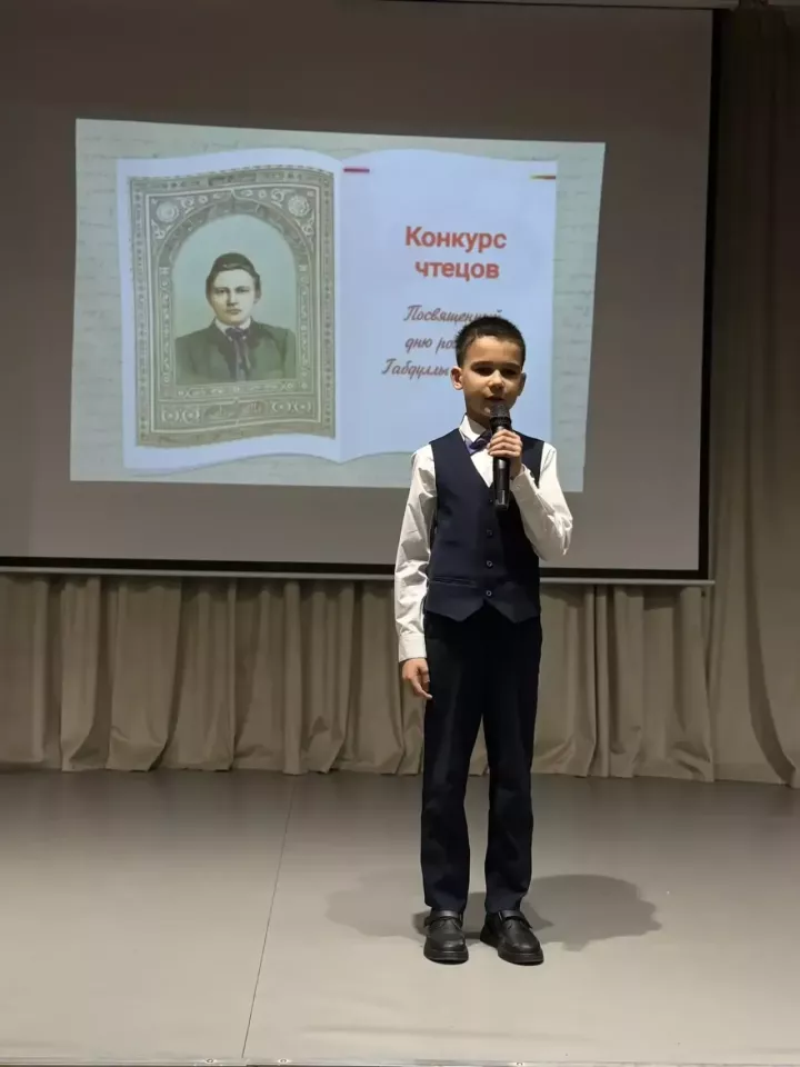 Юные таланты читают Тукая на разных языках (фоторепортаж)