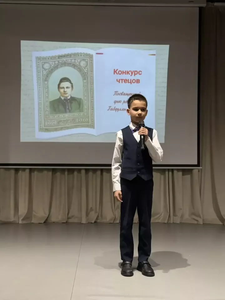 Юные таланты читают Тукая на разных языках (фоторепортаж)