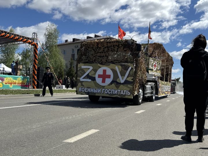 Парад Победы в селе Высокая Гора собрал тысячи жителей района