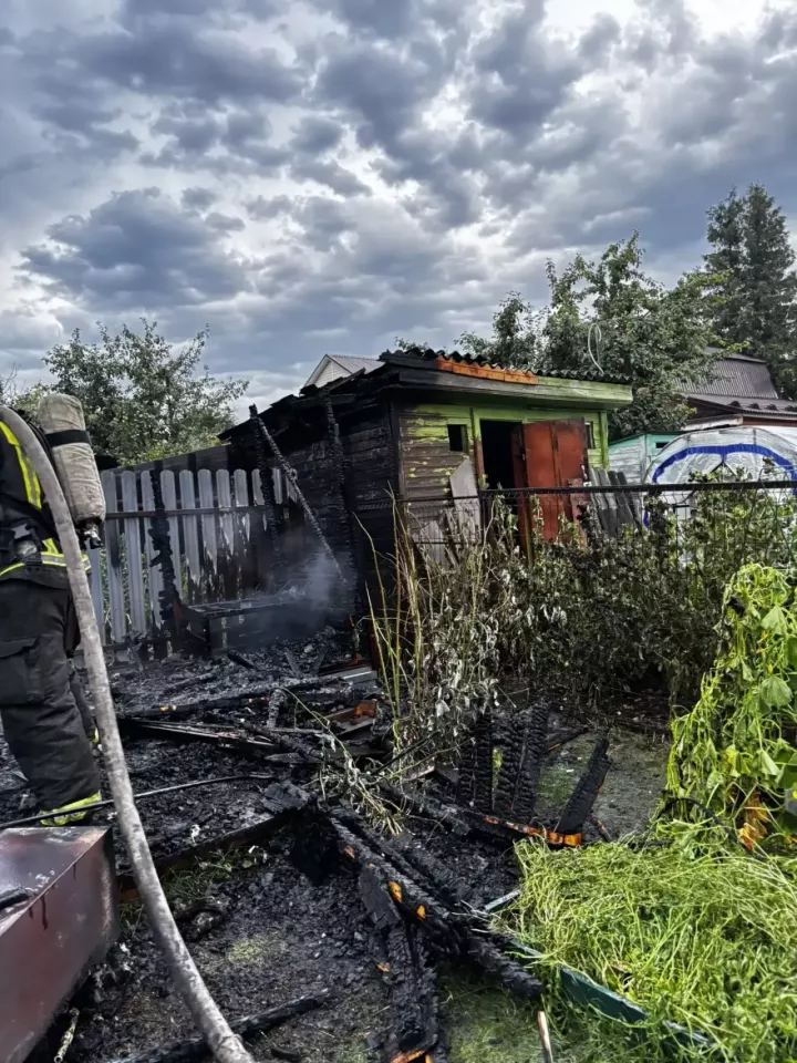 Пожар в СНТ «Кактус‑74»: сгорели баня и пристрой