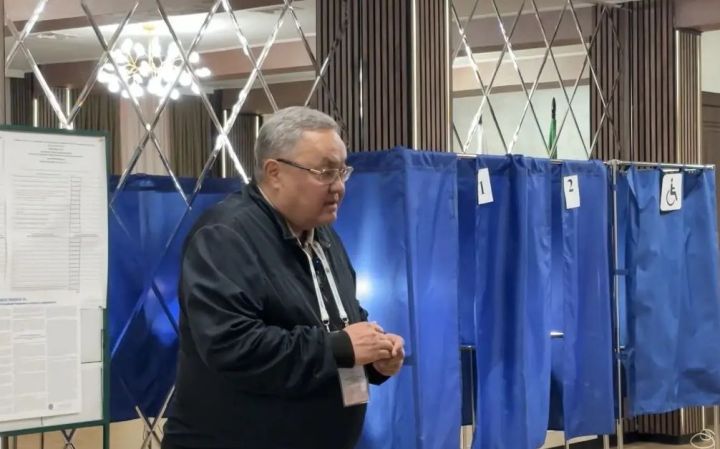 Зампред ЦИК Казахстана Мухтар Ерман посетил участки в Татарстане