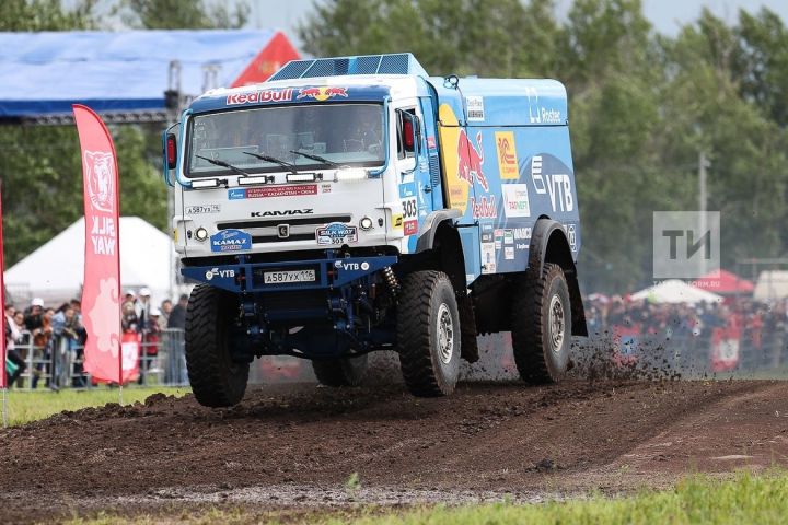 Грузовики «КАМАЗ-Мастера» заняли первые шесть мест после второго этапа «Шелкового пути-2018»